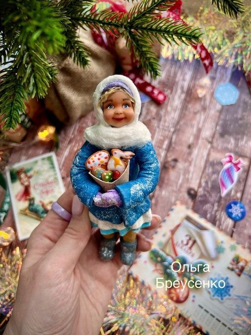 Ëлочная игрушка из ваты "Девочка с пасхальным набором"